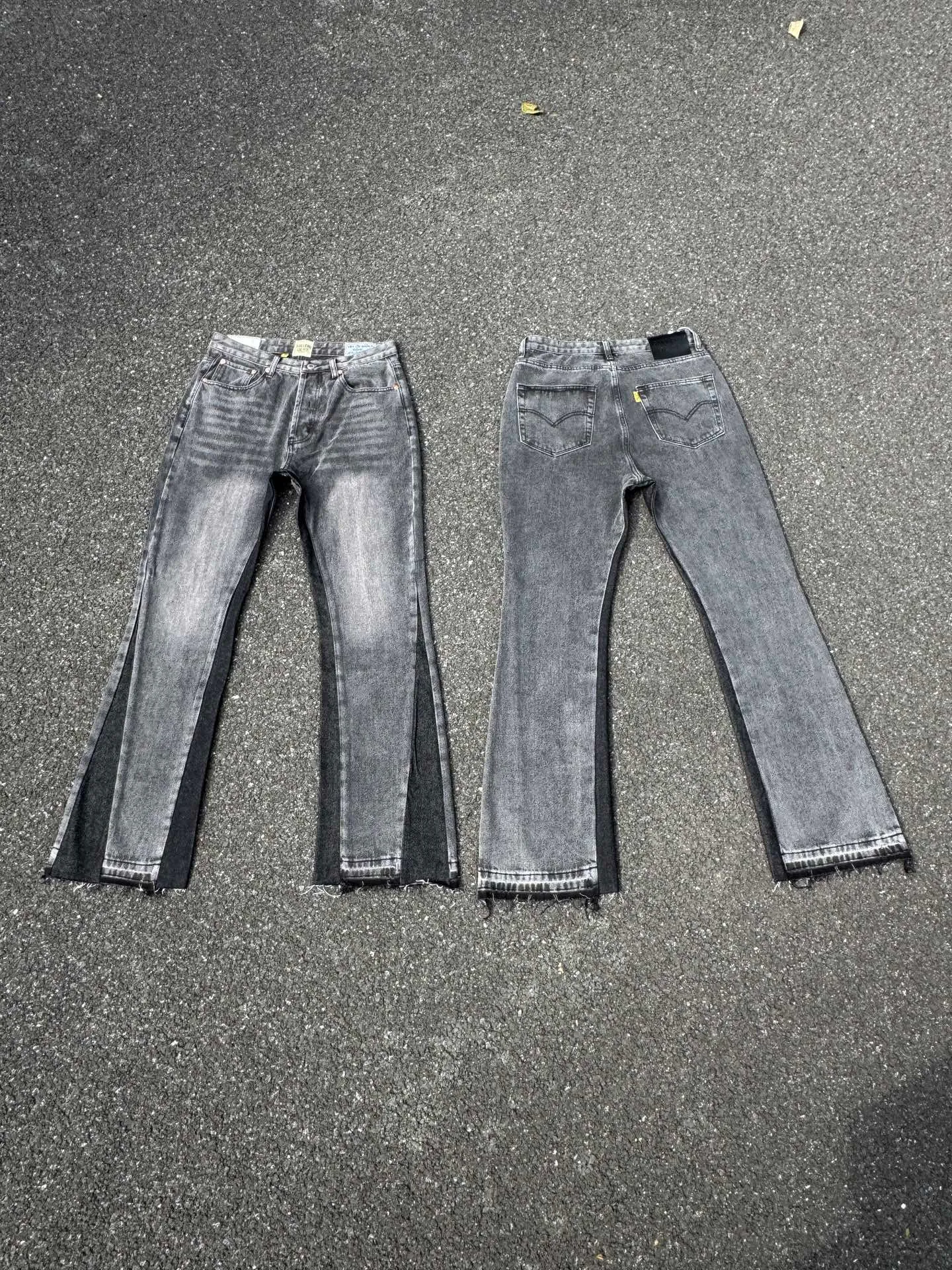 P246💰G990 GALLERY DEPT Denim Flared Jeans Washed and Distressed Spliced ​​Jeans Denim Washing Factory. During this process, the owner of the washing factory helped introduce a boss who once worked for Levi OEM and started his own business. This also paved the way for the following styles. Therefore, Levi's remodeled single product for the base plate is really familiar. Whether it is the fabrics supplied or the lathes used in production, there is nothing to choose from. -Color: Black -Size: S-XXL (corresponding to 28-36)